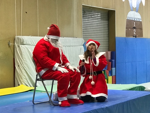 サンタさんがやってきたヨ 大阪体操クラブのおもしろ面々